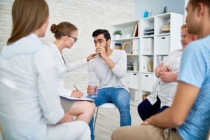 Group therapy at a barbiturate addiction rehab center Northern IL