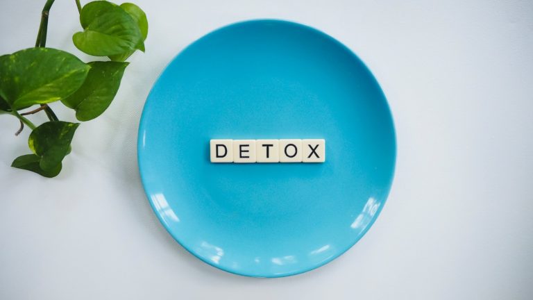 word “detox” symbolizing the physical side effects of alcohol detox