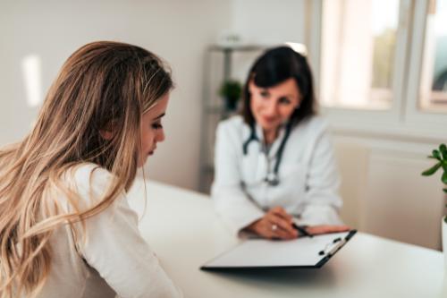 a woman signs up for illinois alcohol rehab