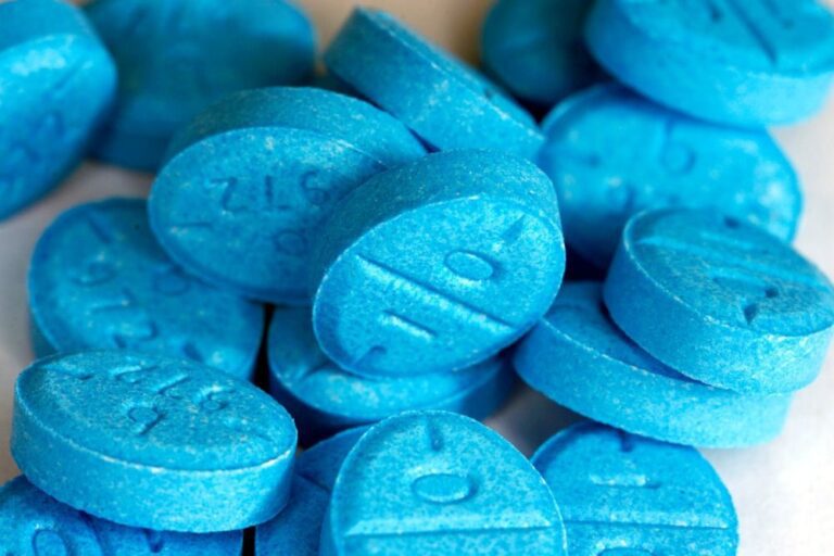 blue pills representing molly and ecstasy, highlighting their differences