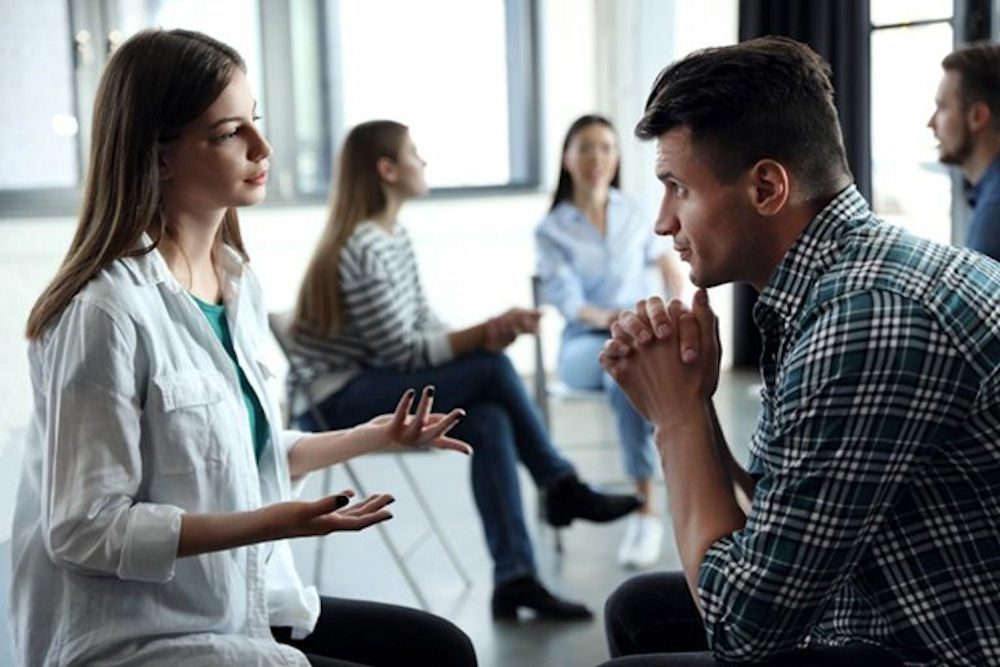 addict patient talking to a therapist