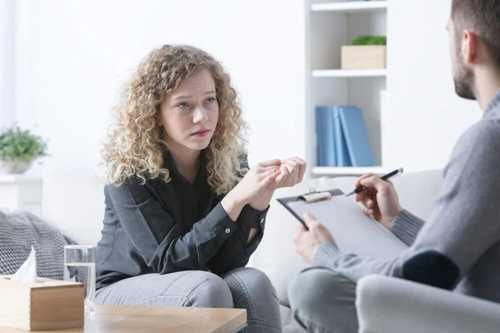 mental-health-treatment-therapy-session Therapy session for personalized mental health treatment support